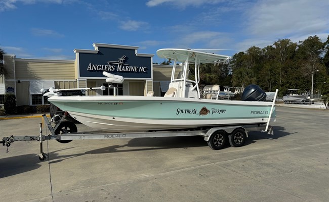 2017 Robalo 246 Cayman 